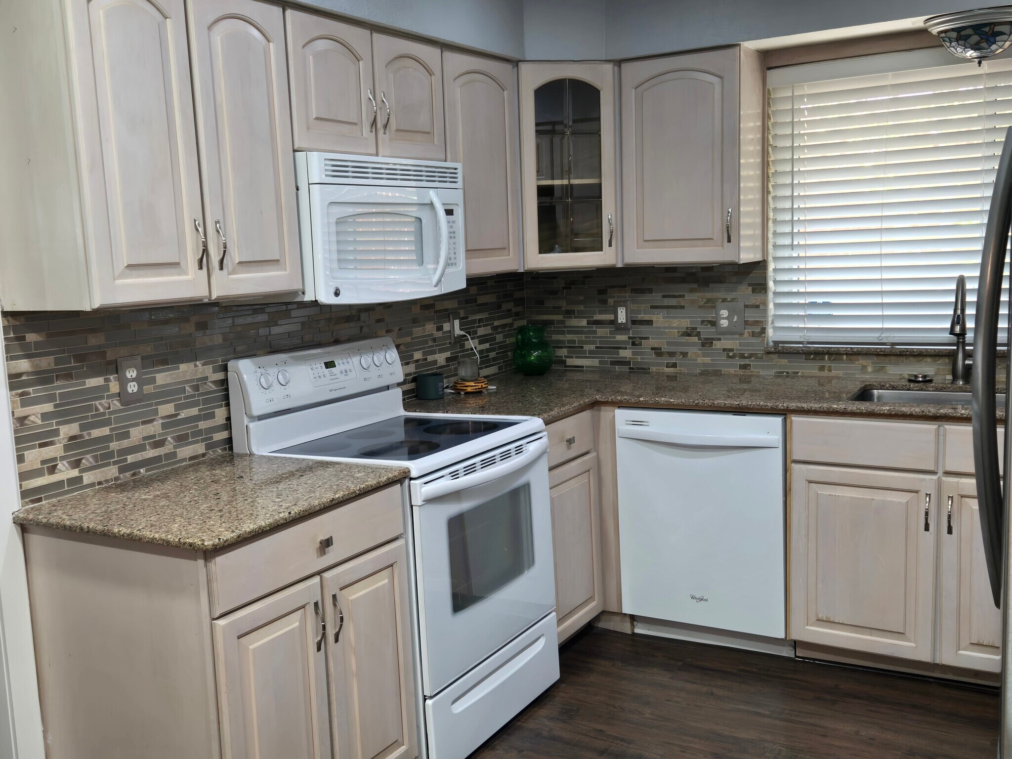 Building Photo - 2211 Placid Dr
