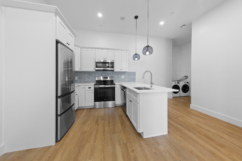 Building Photo - 101 Richmond St