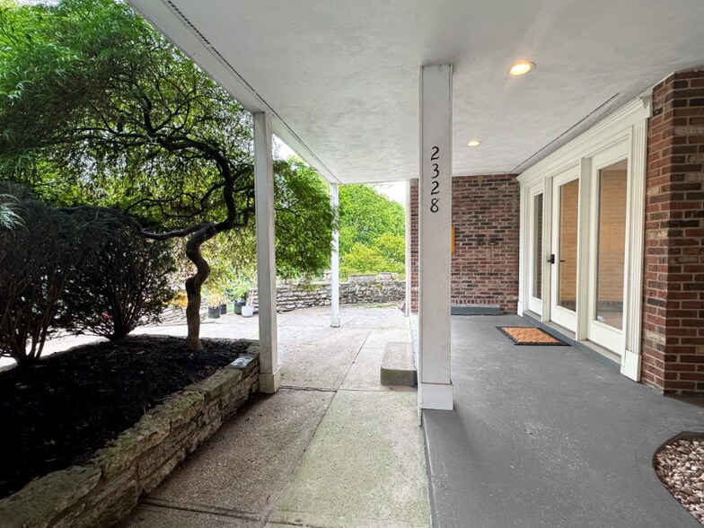 Building Photo - 2326 Upland Pl