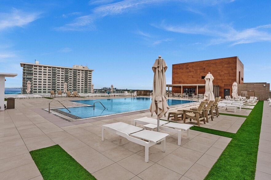 Building Photo - 4020 Galt Ocean Dr