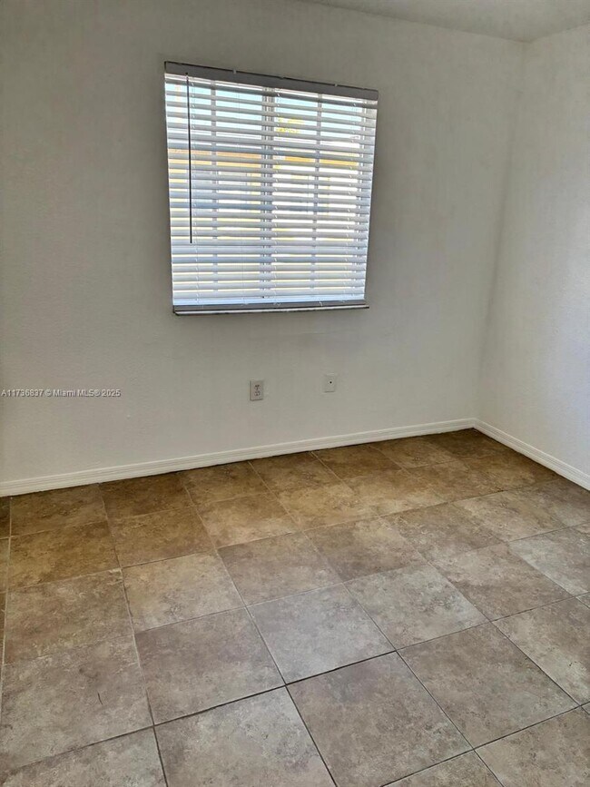 Building Photo - 3 bedroom in North Miami FL 33162