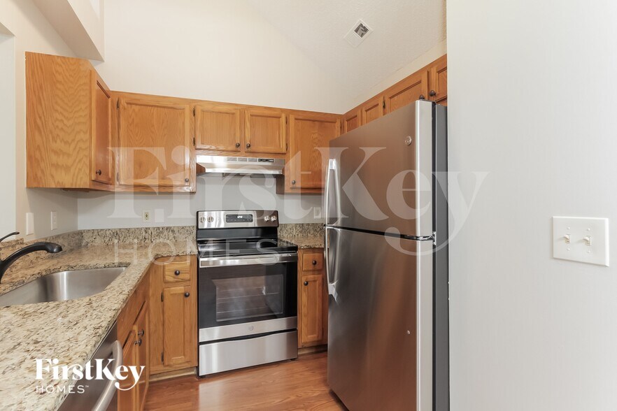 Building Photo - 6202 Suntrace Way