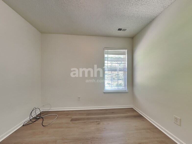 Building Photo - 9431 Isaac Hunter Dr