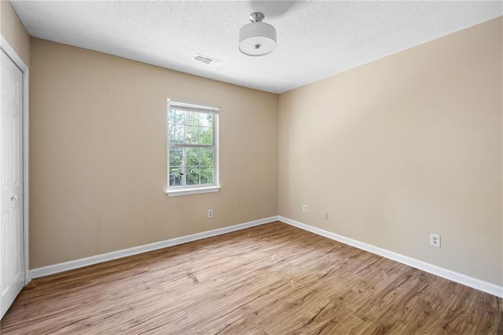Building Photo - 2898 Lakemont Dr SW