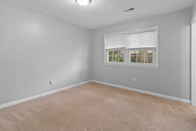 Building Photo - Newport News Rancher 3 BR 2 BA Culd-de-sac