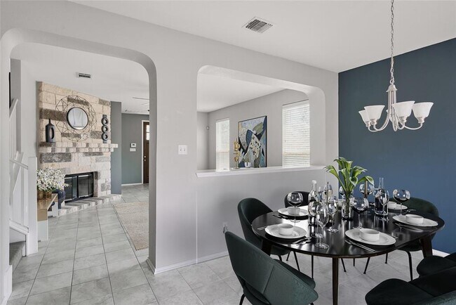 Building Photo - 144 Holstein St