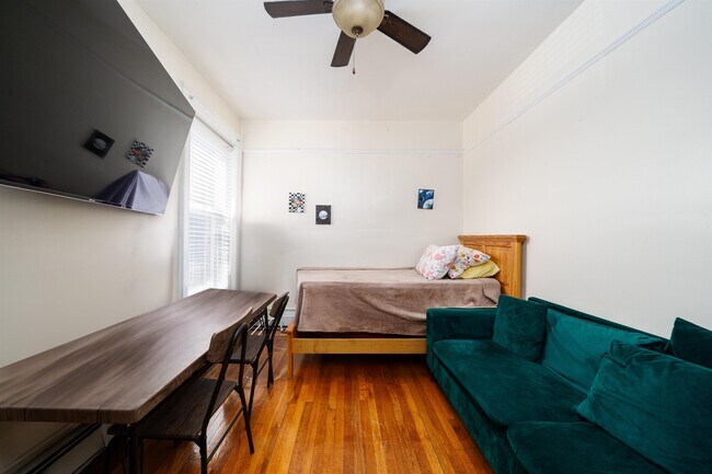 Building Photo - 66 Romaine Ave