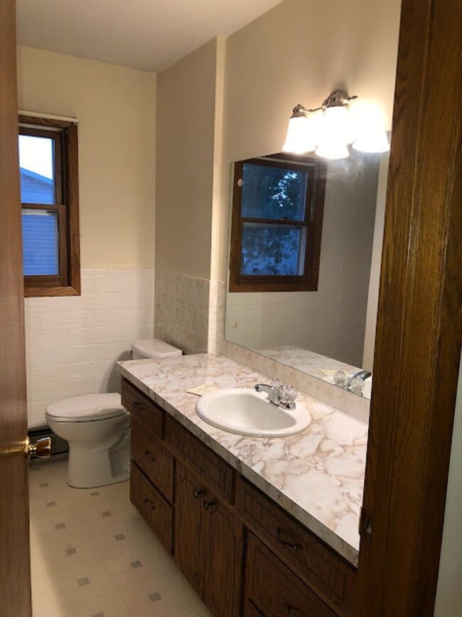 Building Photo - 3 Bedroom Duplex