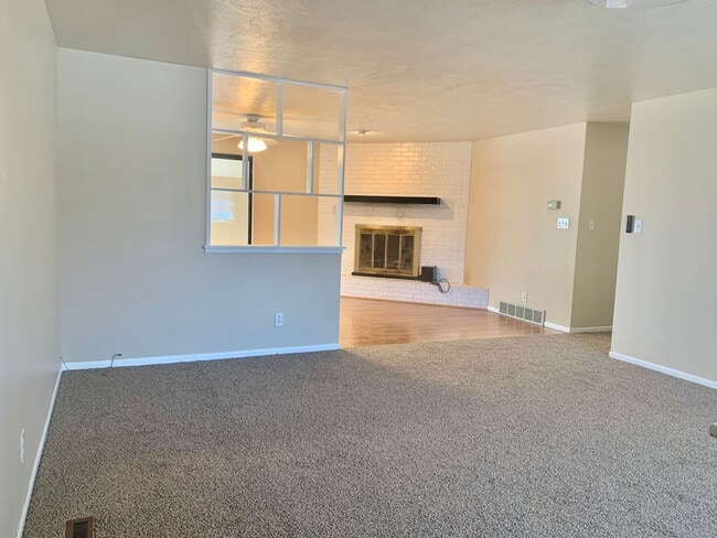 Building Photo - Charming, Updated Ranch-Style Home Near Lake Loveland