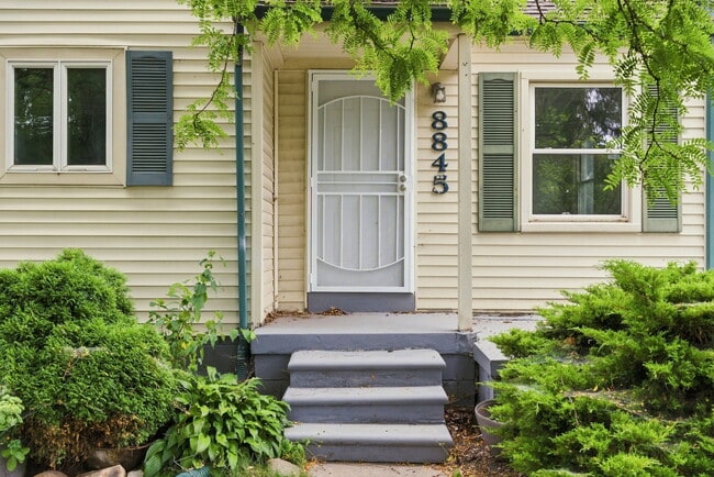 Building Photo - 8845 Canyon St