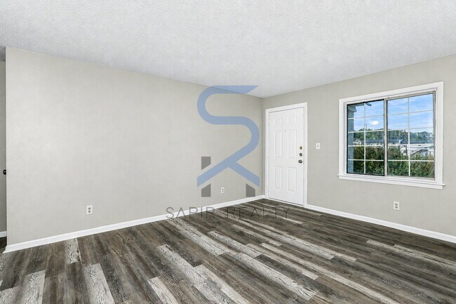 Building Photo - Limited-Time Move-In Promotion! Move in on or before May 15th and receive your choice of incentiv...