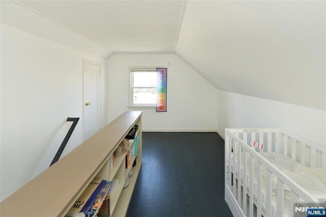 Building Photo - 483 Mt Prospect Ave