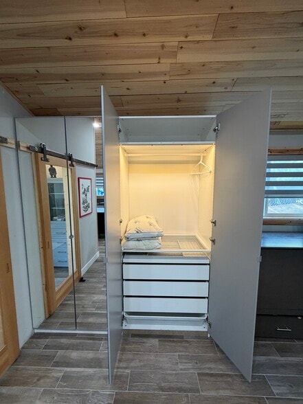 Building Photo - 7711 Owensmouth Ave