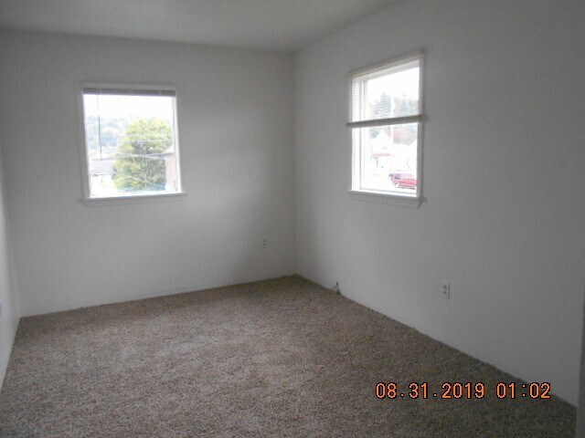 Building Photo - 313 N E St