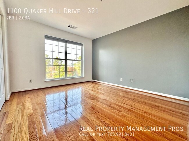 Building Photo - Updated & massive 2 bed 2 bath condo in Al...