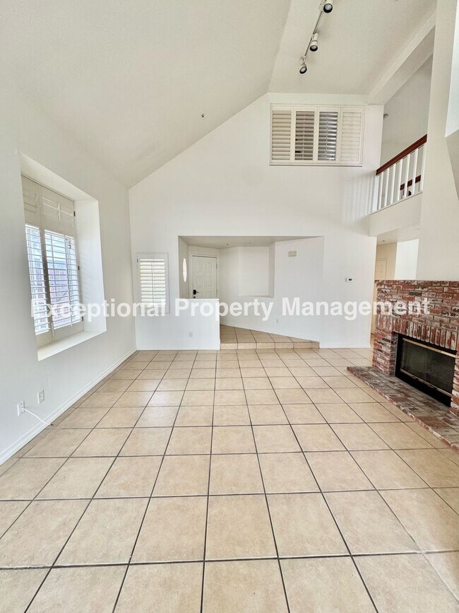 Building Photo - Ready to move in 4 bedroom 3 bath home with a pool