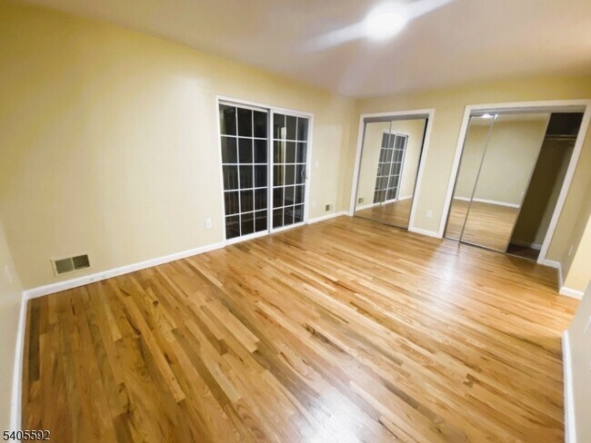 Building Photo - 94 Palm St