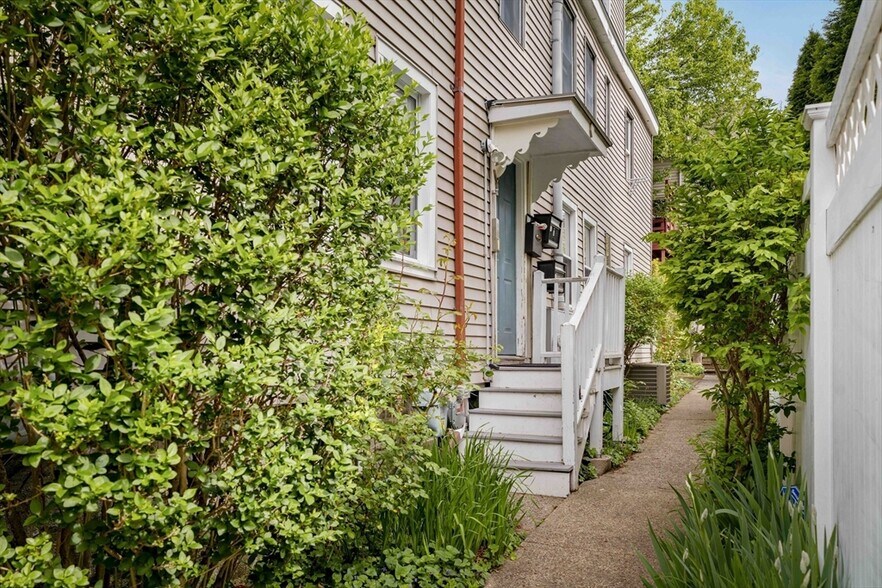 Building Photo - 229 Hurley St