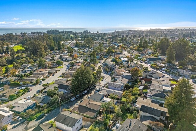 Building Photo - Cozy 2BR/2BA Duplex | Fireplace, Patio & Utilities Included