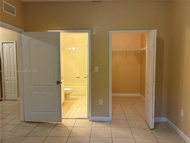 Building Photo - 1536 SE 25th St