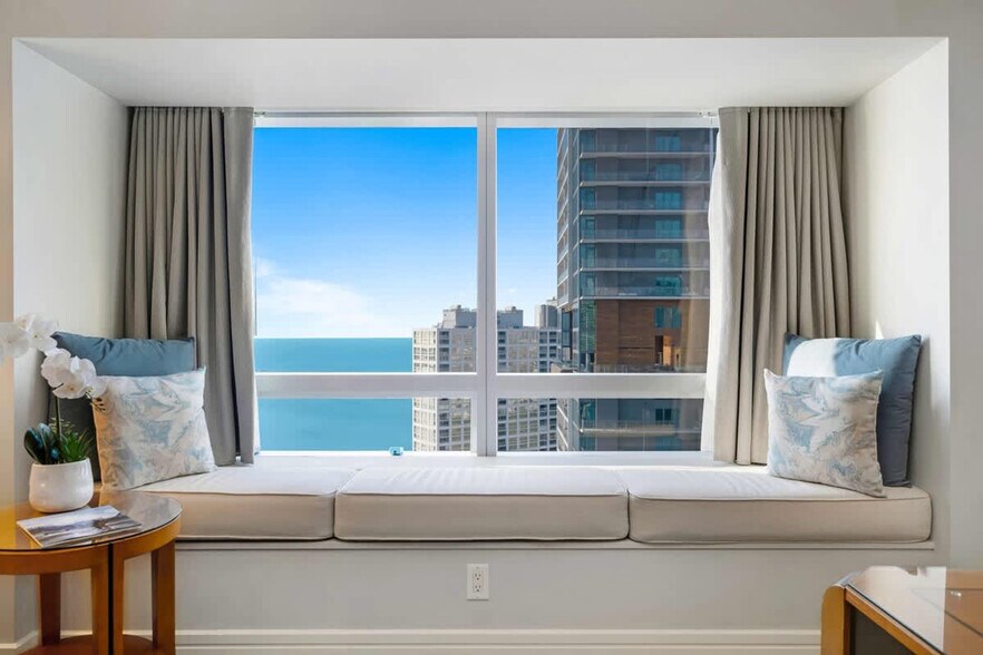Building Photo - 1435 Brickell Ave
