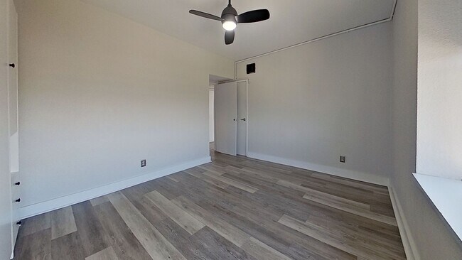 Building Photo - Renovated Unit in an excellent location!!