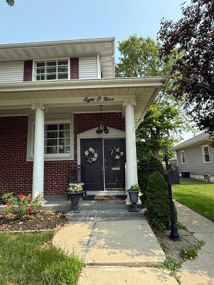 Building Photo - 809 Croghan Ave