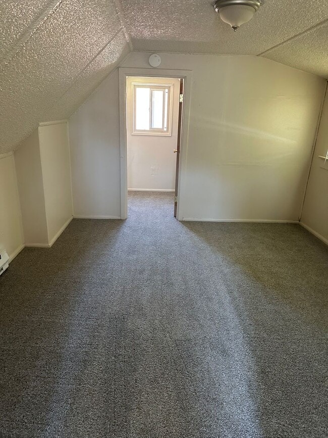 Building Photo - Adorable 2-bedroom 1 bath home