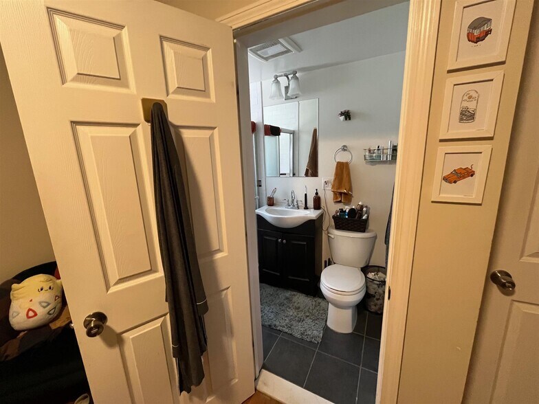 Building Photo - 22 Rice St