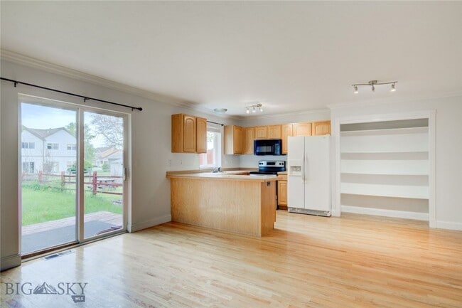 Building Photo - 3 bedroom 2 bath townhome in Bozeman!