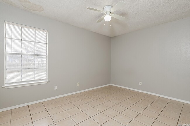 Building Photo - 820 W Olmos Dr