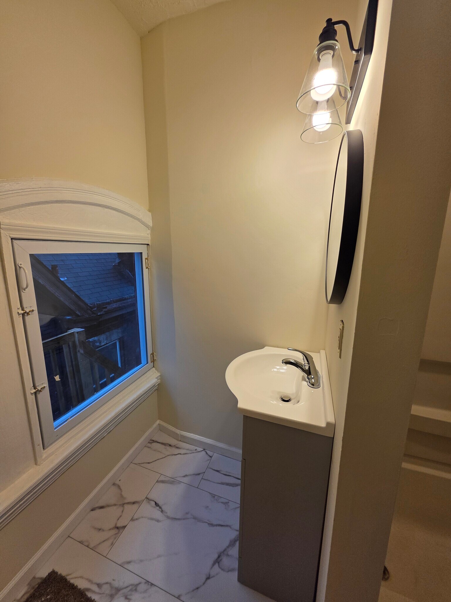 Building Photo - 5487 Hays St