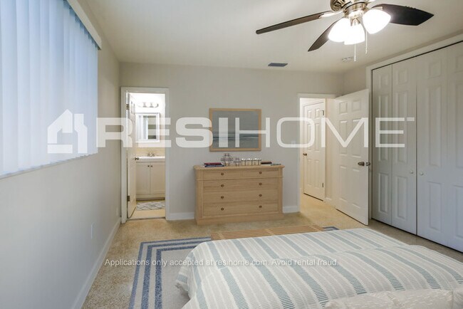 Building Photo - 8954 Sw 53Rd St