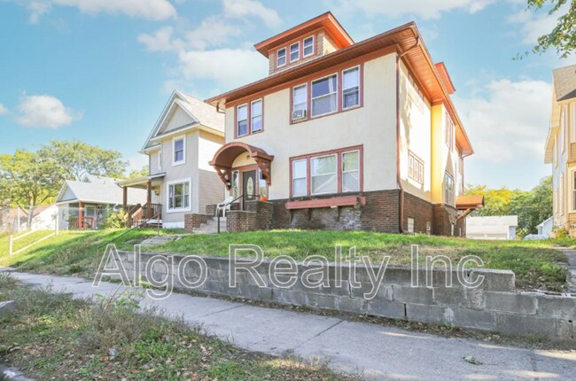 Building Photo - 2646 Dupont Ave N