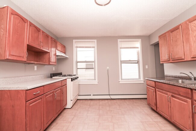 Building Photo - 117 Lamberton St