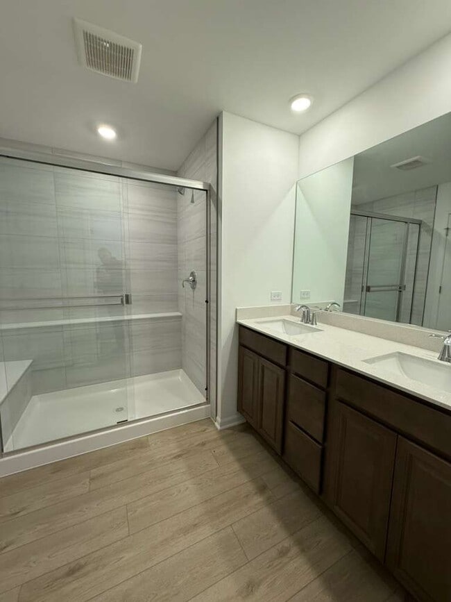 Building Photo - 25644 W Yorkshire Dr