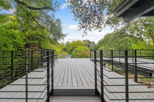 Building Photo - 1501 Rockdale Cir