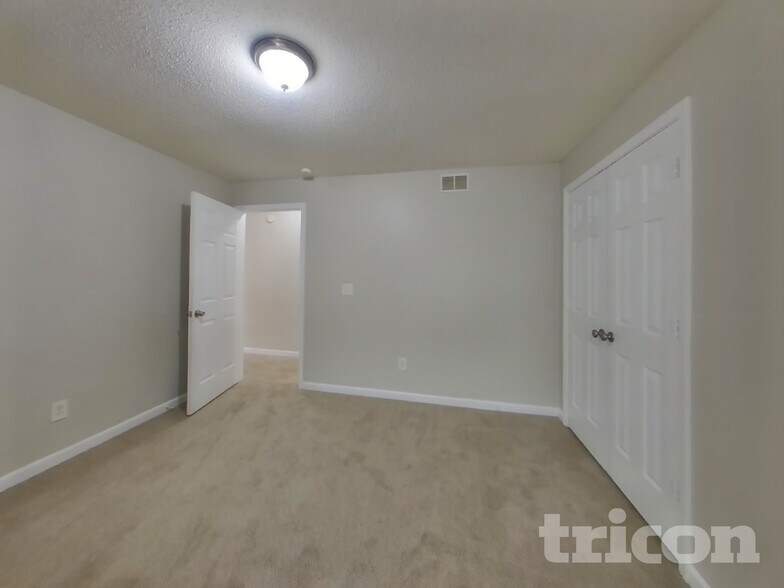 Building Photo - 130 Nowell Dr