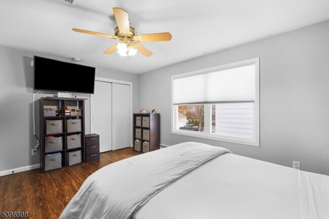 Building Photo - 17 Lathrop Ave