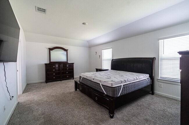 Building Photo - 8730 Anacua Dr