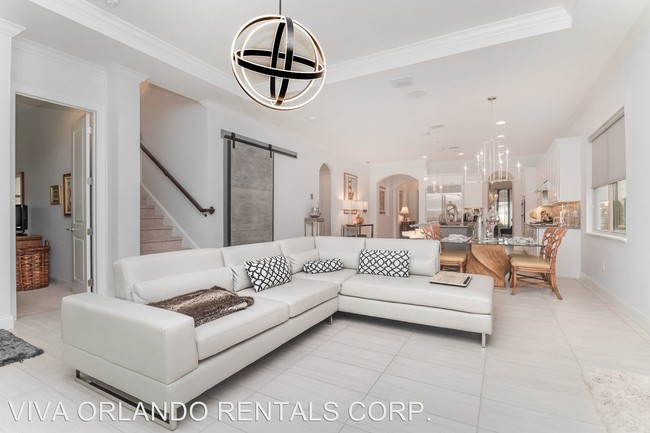 Building Photo - 10793 Royal Cypress Way