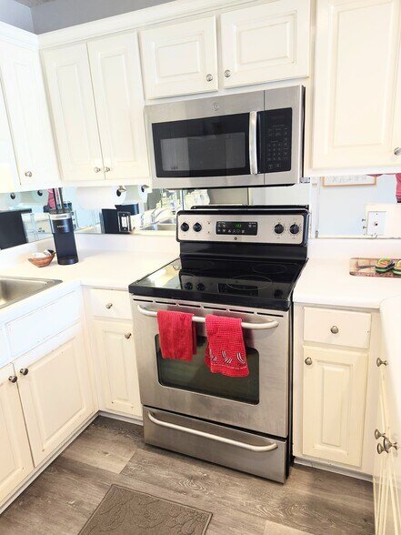 Building Photo - 17462 Front Beach Rd