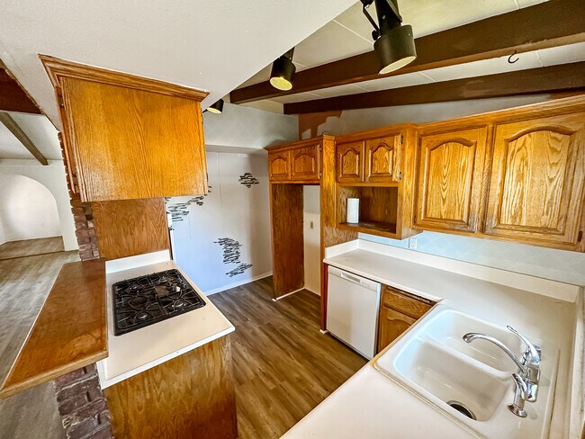 Building Photo - 27310 Seco Canyon Rd