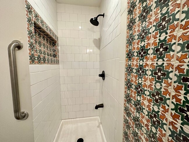 Building Photo - 3 Bed / 2 Bath Custom Pioche House