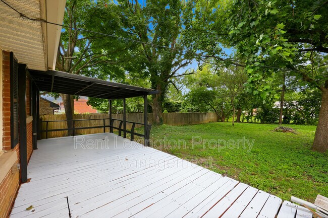 Building Photo - 141 Zandale Dr