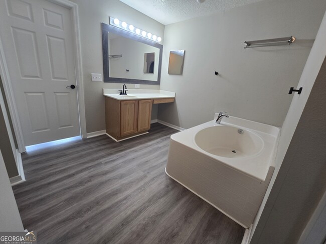 Building Photo - 405 Brooklet Cir