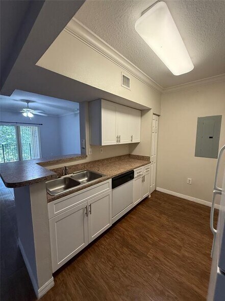 Primary Photo - 201 SW 116th Ave