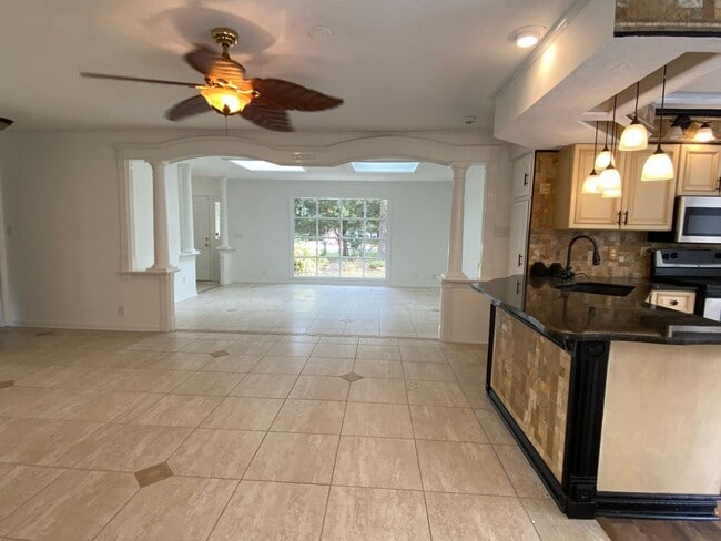 Building Photo - PRIVATE COVERED POOL IN CAROLINA SHORES!