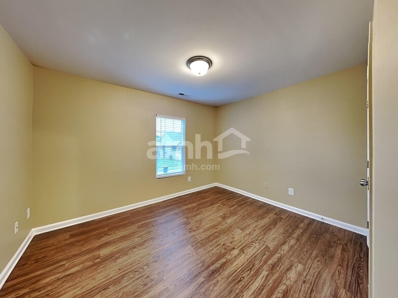 Building Photo - 3211 Whispernut Ln