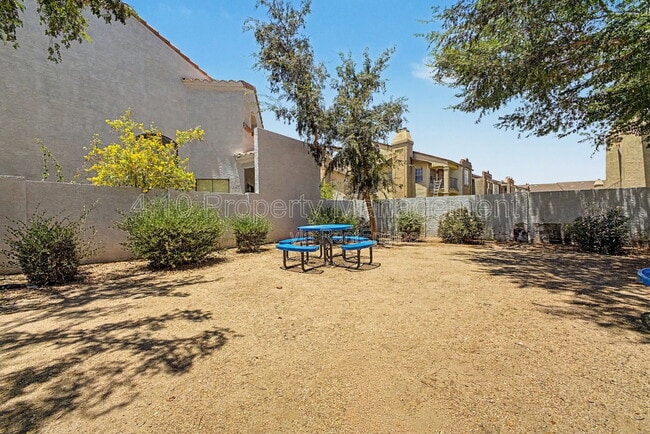 Building Photo - 280 S Elizabeth Way